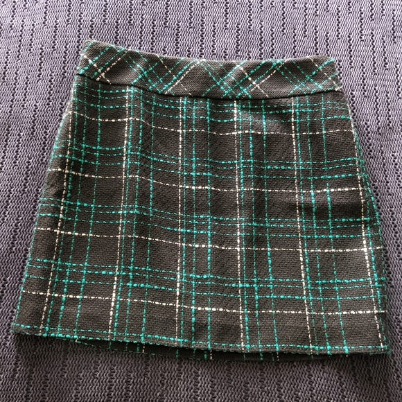 LOFT Dresses & Skirts - LOFT Black & Green Plaid Tweed Mini Skirt Sz 8